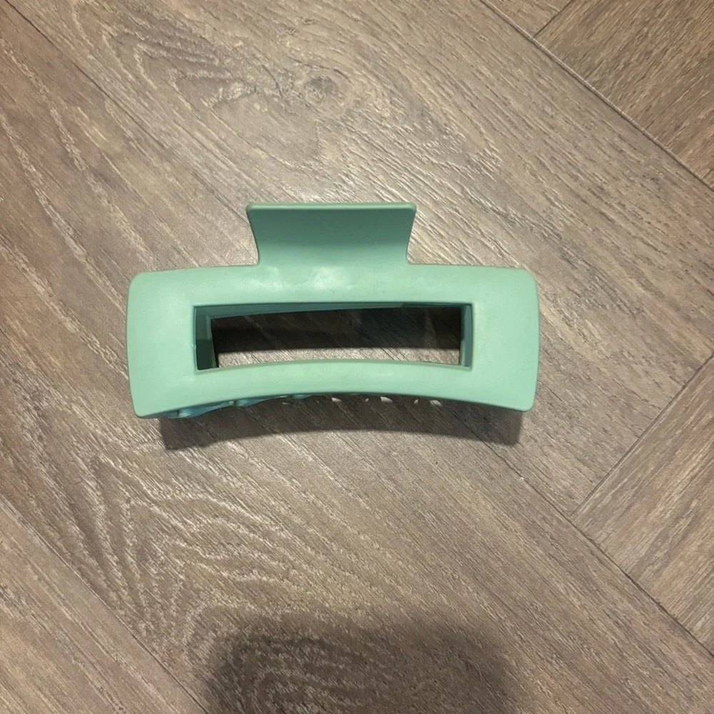 Amazon Pastel Green Hair Clip